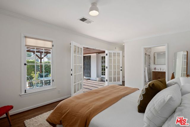 4654 Denny Avenue, Toluca Lake CA: https://media.crmls.org/mediaz/f5a7bf6d-8c48-43f5-ad59-82d5595db3e4.jpg