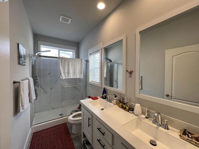 1515 N Milpitas Blvd, Milpitas CA: https://media.crmls.org/mediaz/f5a8e6a6-6021-432a-9e1a-df63f6d36932.jpg