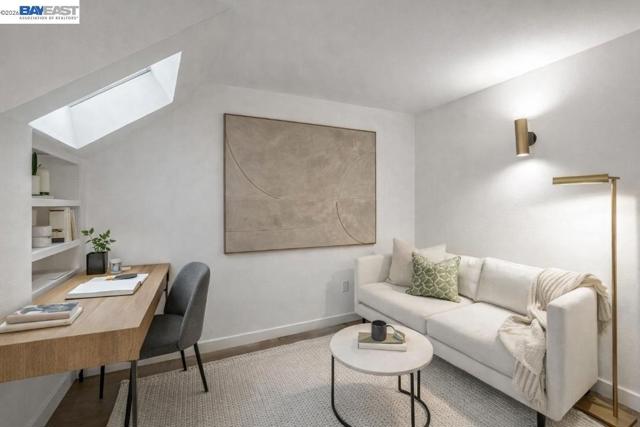 201 4Th St, Oakland CA: https://media.crmls.org/mediaz/f5a9244b-1248-4398-a002-f657a5c177f1.jpg