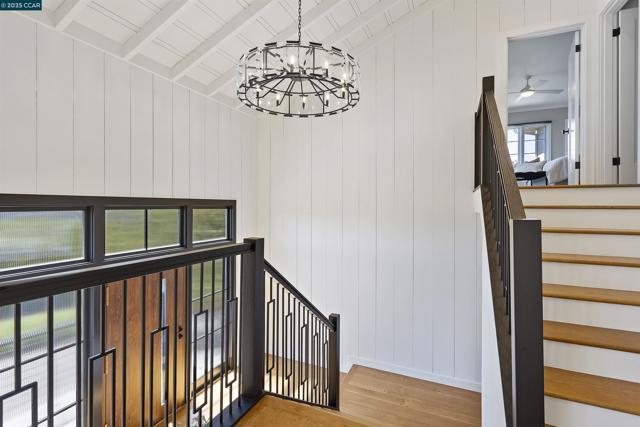 24 La Campana Rd, Orinda CA: https://media.crmls.org/mediaz/f5a96b4f-0a99-477d-aa71-c017aa72be46.jpg