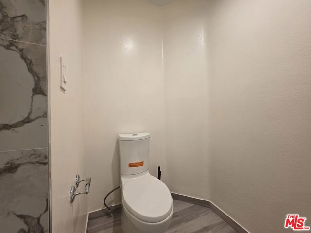 12000 Goshen Avenue, Los Angeles CA: https://media.crmls.org/mediaz/f5a9a22d-917e-4d16-9f38-51f1b392f41b.jpg