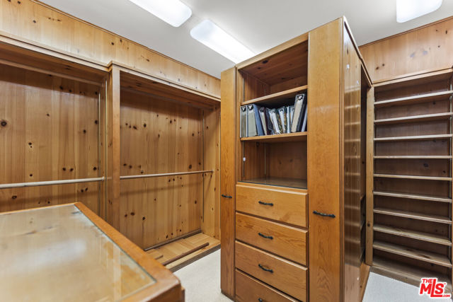 4752 Park Encino Lane, Encino CA: https://media.crmls.org/mediaz/f5a9d6b8-ab8f-4516-b391-bdc7b636f851.jpg