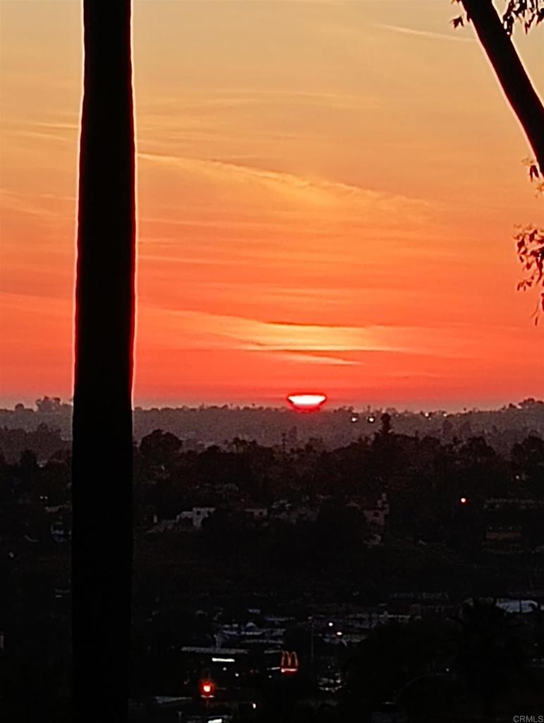 https://media.crmls.org/mediaz/f5a9ef86-398b-4ffb-8da8-fad62ed65048.jpg?preset=X-Large