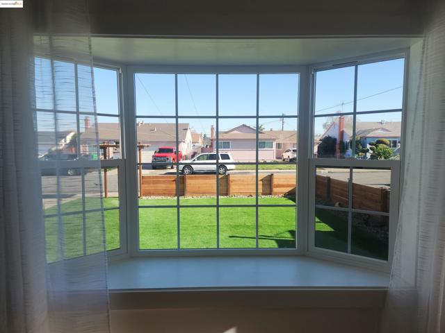 15373 Inverness St, San Leandro CA: https://media.crmls.org/mediaz/f5aa0751-05fb-4a11-8692-0910bec7beb8.jpg