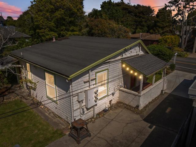 399 13th Avenue, Santa Cruz CA: https://media.crmls.org/mediaz/f5aa31cb-a380-4a08-a7e2-9d3bc81c8a77.jpg