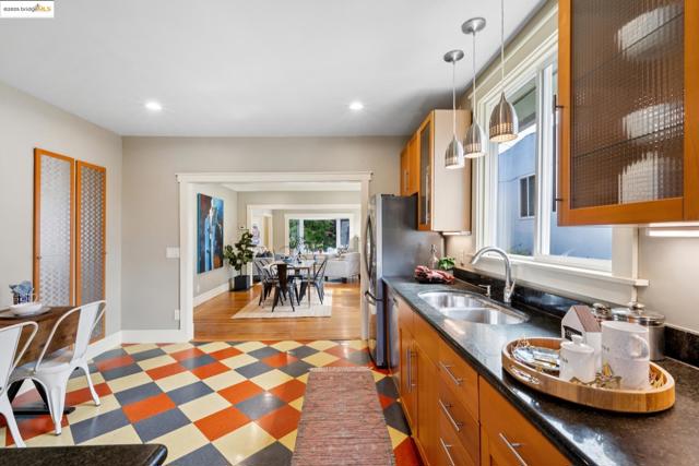 1193 64Th St, Oakland CA: https://media.crmls.org/mediaz/f5aa5446-7894-4d1b-a837-11472112eaaa.jpg