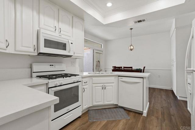 3325 Genoa Way, Oceanside CA: https://media.crmls.org/mediaz/f5ac0d81-5cb8-4100-a926-b4cd31775c79.jpg