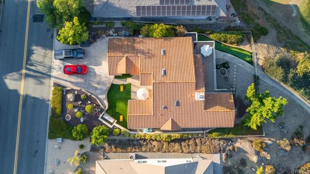 15425 Vista Vicente Dr, San Diego CA: https://media.crmls.org/mediaz/f5ac5440-4203-4cd5-943c-5296310a897c.jpg