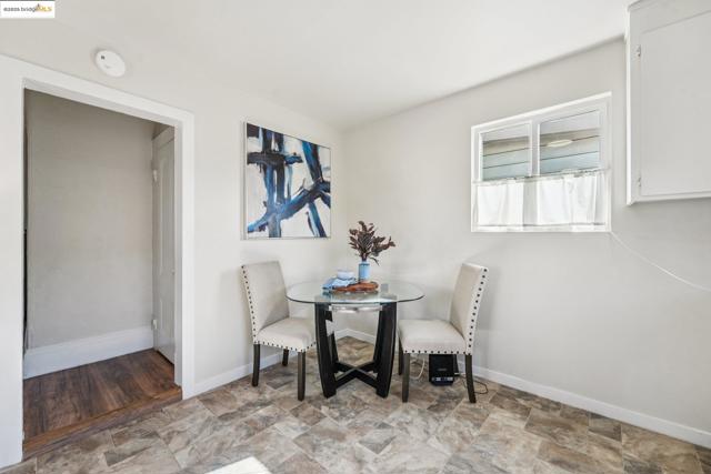1549 5Th Ave, Oakland CA: https://media.crmls.org/mediaz/f5ac793b-e4ae-4508-8555-6a338a29c938.jpg