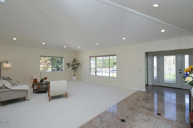 220 W Hillcrest Boulevard, Monrovia CA: https://media.crmls.org/mediaz/f5ac9251-a1cf-40aa-8d5a-5e4ce81129b9.jpg