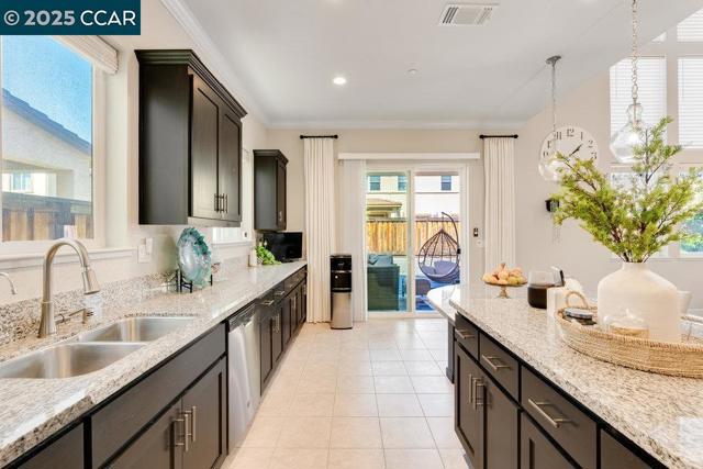 363 Fletcher Lane, Brentwood CA: https://media.crmls.org/mediaz/f5acc9de-d3e9-47af-843a-644324b59fd4.jpg