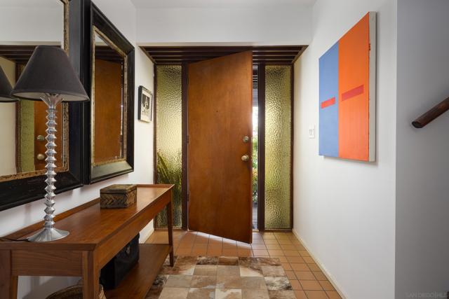 364 Bellaire Street, Del Mar CA: https://media.crmls.org/mediaz/f5ad072a-ab96-4e25-b434-1755cacbb7d8.jpg