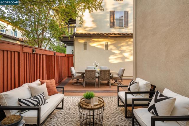 9752 Belladonna Dr, San Ramon CA: https://media.crmls.org/mediaz/f5adaefe-5f3a-4bc0-b211-508d298ee090.jpg