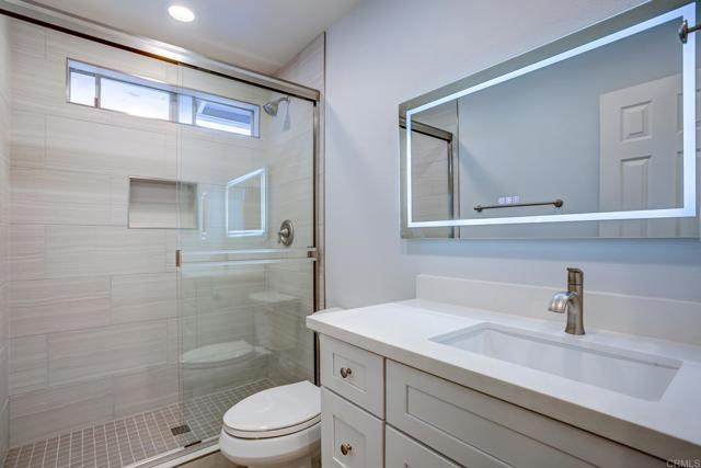 Detail Gallery Image 7 of 10 For 1064 N Escondido Bld #C,  Escondido,  CA 92026 - 2 Beds | 1 Baths
