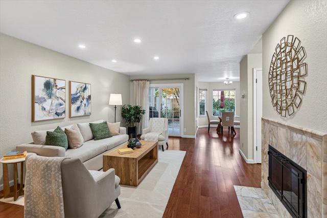 1190 Maria Privada, Mountain View CA: https://media.crmls.org/mediaz/f5af42c4-1160-446e-9894-57fe9c81603b.jpg