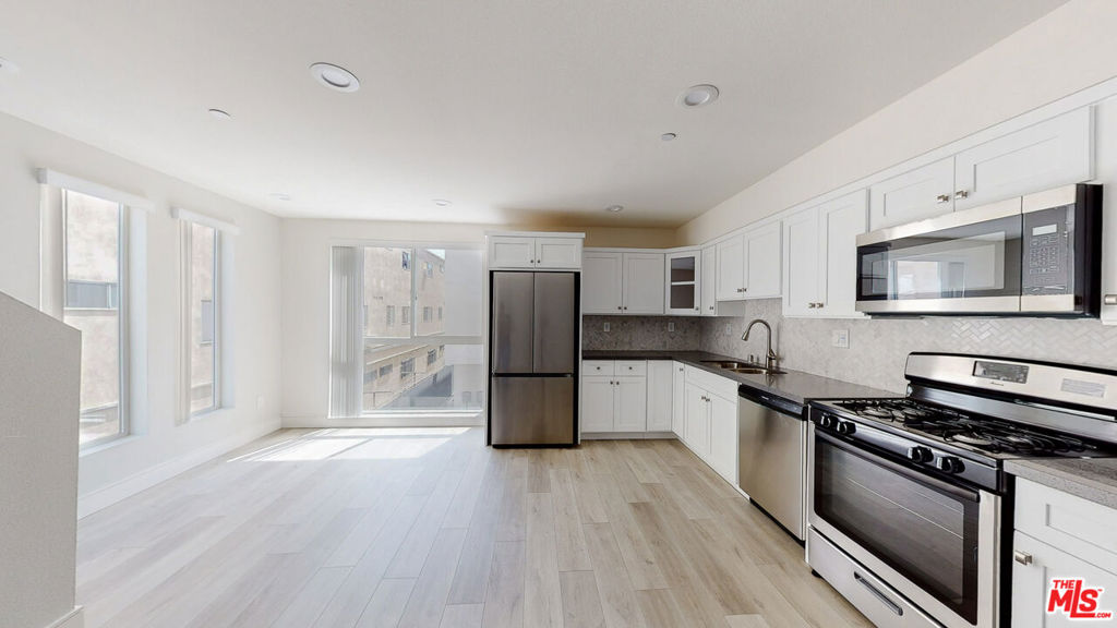 953 N Mariposa Avenue #2