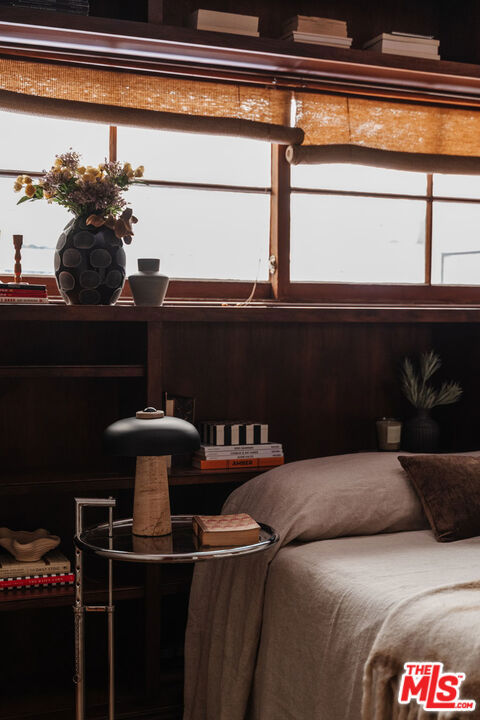 https://media.crmls.org/mediaz/f5af9761-4ff9-465c-a447-97fbb46207d8.jpg?preset=X-Large