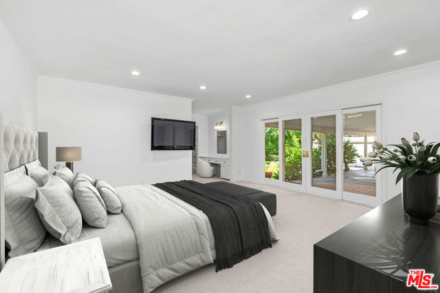 374 Homewood Road, Los Angeles CA: https://media.crmls.org/mediaz/f5b02de8-1df7-4dac-b967-d2beb7fe9e1a.jpg