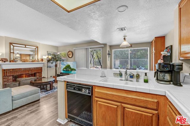 27632 Kevin Place, Santa Clarita CA: https://media.crmls.org/mediaz/f5b0489a-dcf5-4702-bc14-1a7252e991aa.jpg