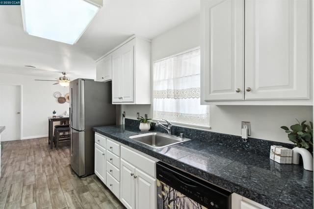 1201 Valle Vista Ave, Vallejo CA: https://media.crmls.org/mediaz/f5b06e55-8b24-4614-b867-4817dd4410dd.jpg