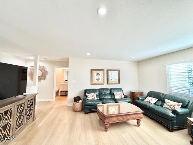 Detail Gallery Image 5 of 22 For 3725 Sunset Ln, Oxnard,  CA 93035 - 3 Beds | 2 Baths