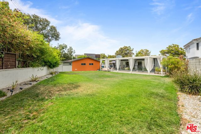 3229 Rosewood Avenue, Los Angeles CA: https://media.crmls.org/mediaz/f5b09af8-8d5a-4e7a-8ee7-7acd0bb8e3f6.jpg