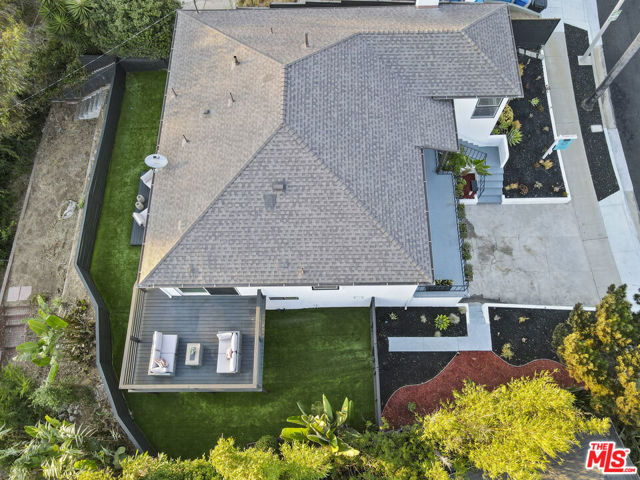 5549 Onacrest Drive, Los Angeles CA: https://media.crmls.org/mediaz/f5b15b47-3d7f-47b9-a8d5-5d2971d5339a.jpg