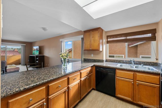 31909 Del Cielo Este, Bonsall CA: https://media.crmls.org/mediaz/f5b1760a-72e1-4679-82d3-309fcd7d9b41.jpg