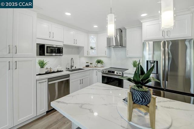 1459 Rockledge Ln, Walnut Creek CA: https://media.crmls.org/mediaz/f5b2053f-3f87-423e-89b1-9d388df1d6b1.jpg