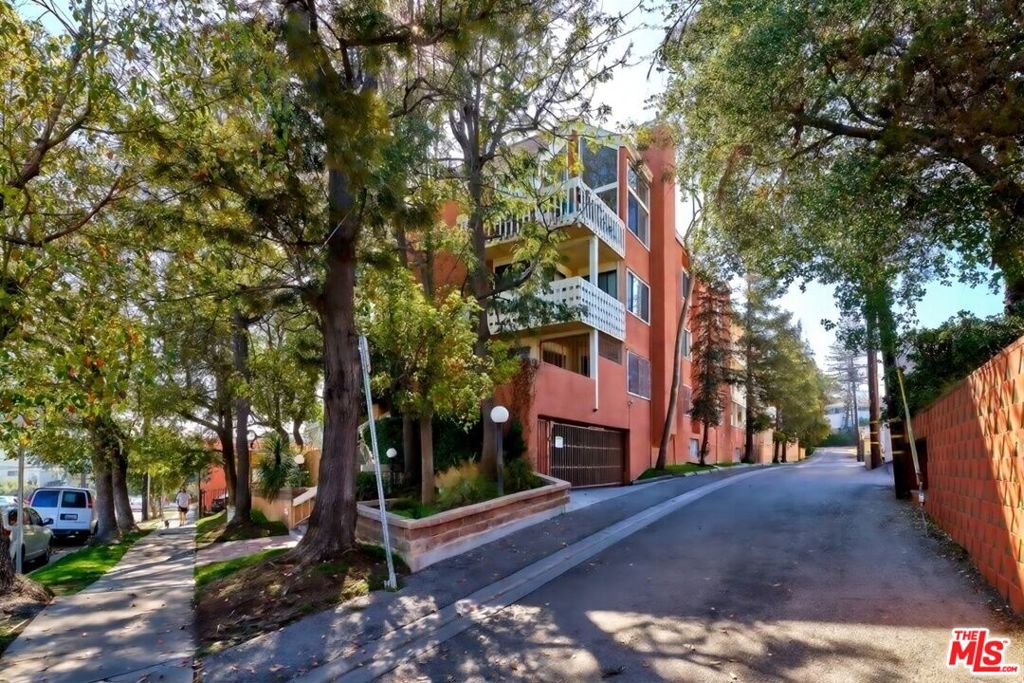 3315 Griffith Park Boulevard #101