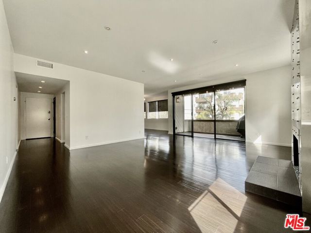 1505 Purdue Avenue, Los Angeles CA: https://media.crmls.org/mediaz/f5b55fd9-82fd-4f92-a974-e584de93cf74.jpg