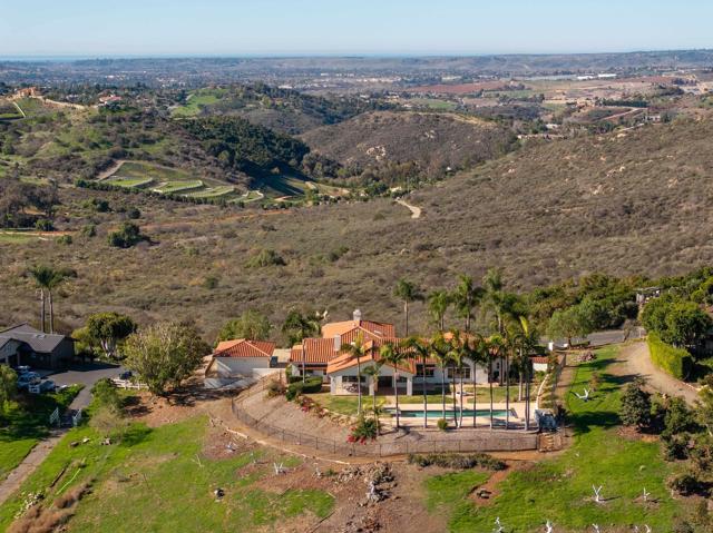 30343 Calle La Reina, Bonsall CA: https://media.crmls.org/mediaz/f5b57bf1-5925-4e72-865d-e95f799386bd.jpg