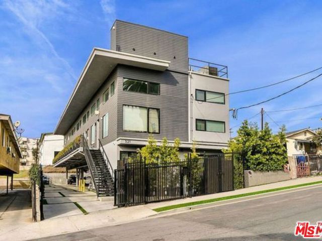 321 N Bixel Street, Los Angeles CA: https://media.crmls.org/mediaz/f5b5b827-4a56-42a4-bc2a-01aadd7c91a8.jpg