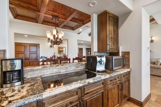 49006 Foxtail Lane, Palm Desert CA: https://media.crmls.org/mediaz/f5b62e45-46b2-48f3-88db-5241798d78a6.jpg