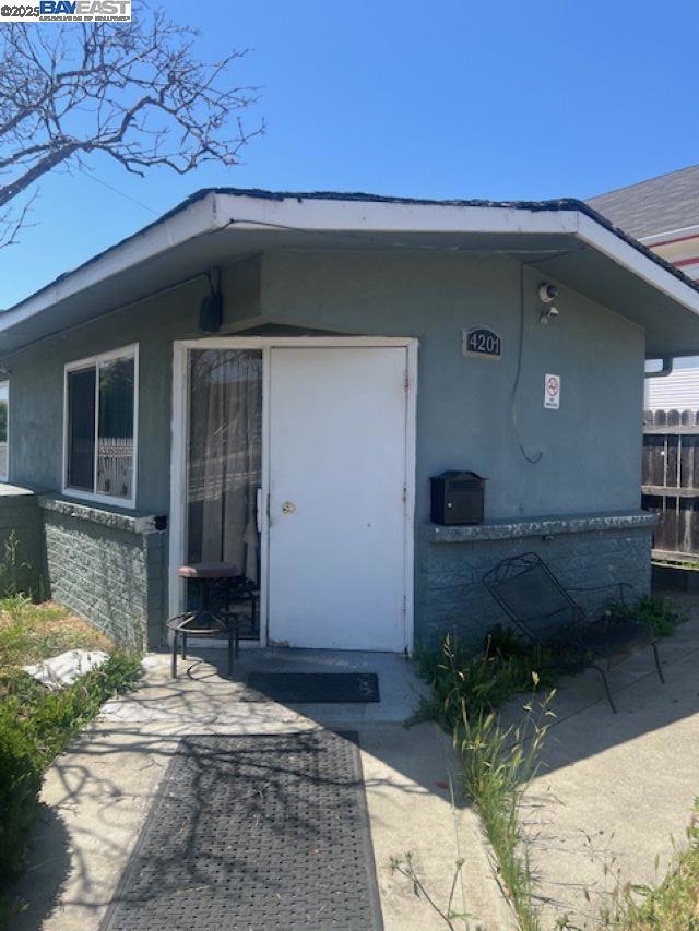 4201 West St, Oakland CA: https://media.crmls.org/mediaz/f5b65236-3b98-4b40-b5c6-9351d9b0c6aa.jpg