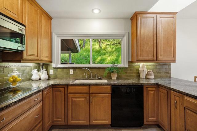 2085 Edgewood Road, Redwood City CA: https://media.crmls.org/mediaz/f5b7caff-4798-4df0-bc4c-153c0118f79a.jpg