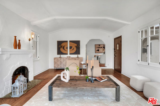 10615 Esther Avenue, Los Angeles CA: https://media.crmls.org/mediaz/f5b80c4f-0f88-44a3-9899-813d4fdb98e0.jpg