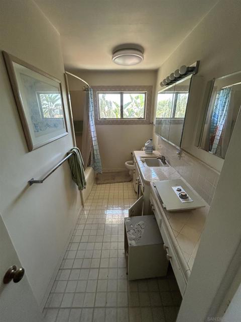 1333 El Rey Ave, El Cajon CA: https://media.crmls.org/mediaz/f5b80f08-027c-48f4-9c38-6117e8a31601.jpg