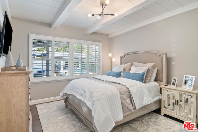 4909 Encino Terrace, Encino CA: https://media.crmls.org/mediaz/f5b9d987-0150-4143-b926-d610600f5b85.jpg