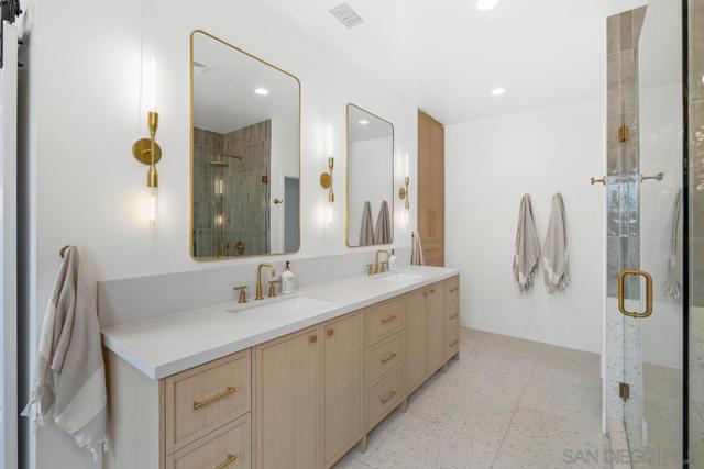 1826 Galveston St, San Diego CA: https://media.crmls.org/mediaz/f5ba346d-9409-4ddd-b618-3c50c7158d99.jpg