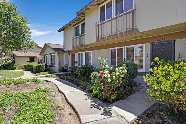 4672 Balboa Way, Fremont CA: https://media.crmls.org/mediaz/f5ba76ed-c028-489c-8c92-5e13857f0360.jpg