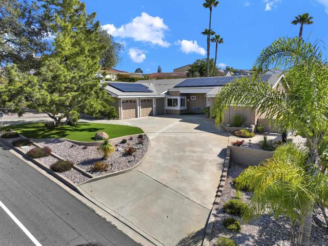 17351 Saint Andrews Dr, Poway CA: https://media.crmls.org/mediaz/f5baaab3-4dca-40af-a927-769fdd09272a.jpg