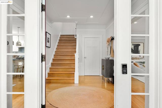 2842 Ashby Ave, Berkeley CA: https://media.crmls.org/mediaz/f5bad308-907c-40e4-8aa9-09f6771fe283.jpg