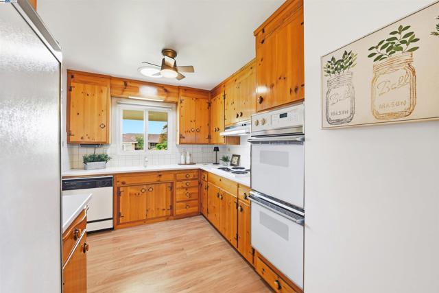 Image 12 of 41 For 5169 Lawler Ave