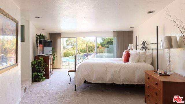 14622 Valley Vista Boulevard, Sherman Oaks CA: https://media.crmls.org/mediaz/f5bb465c-dde5-45ad-b1b6-e3e5180aa02d.jpg