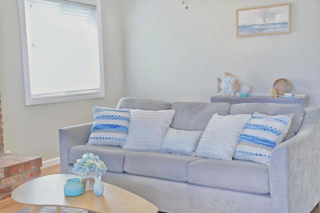 335 Grove Street, Half Moon Bay CA: https://media.crmls.org/mediaz/f5bc3cef-703d-4f3d-987a-397a64e6585e.jpg