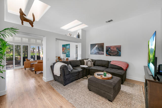 78829 Putting Green Drive, Palm Desert CA: https://media.crmls.org/mediaz/f5bca59d-bb30-4d0e-a590-efe9d3cf8df6.jpg