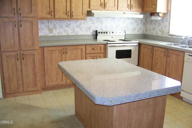 975 W Telegraph Road, Santa Paula CA: https://media.crmls.org/mediaz/f5bce4a5-2a07-4835-b260-8e5cf93471b7.jpg