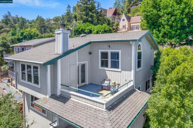 1027 W Arlington Way, Martinez CA: https://media.crmls.org/mediaz/f5bd2fa8-4a74-4175-9027-0bce0f9a20c0.jpg