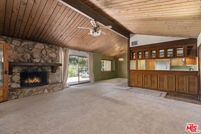 9762 Sunland Boulevard photo 8